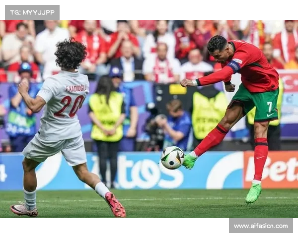 如何在欧洲杯赛场上制胜击败C罗的战术与技巧分析